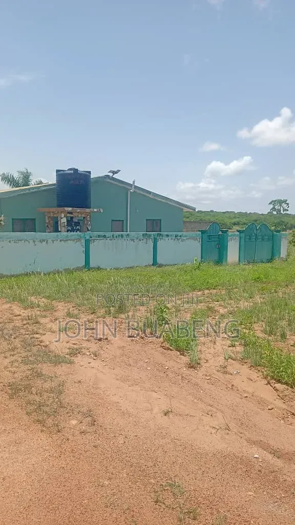 6bdrm House in Ojobi Winiba Road, Awutu Senya East Municipal for sale