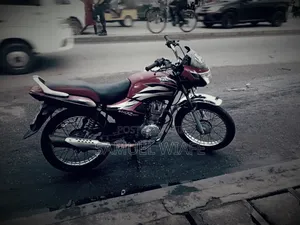 TVS HLX 125 2012 Red
