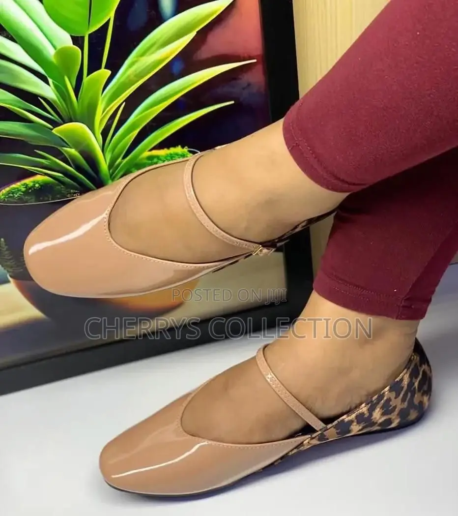 Woman Flat Sandals