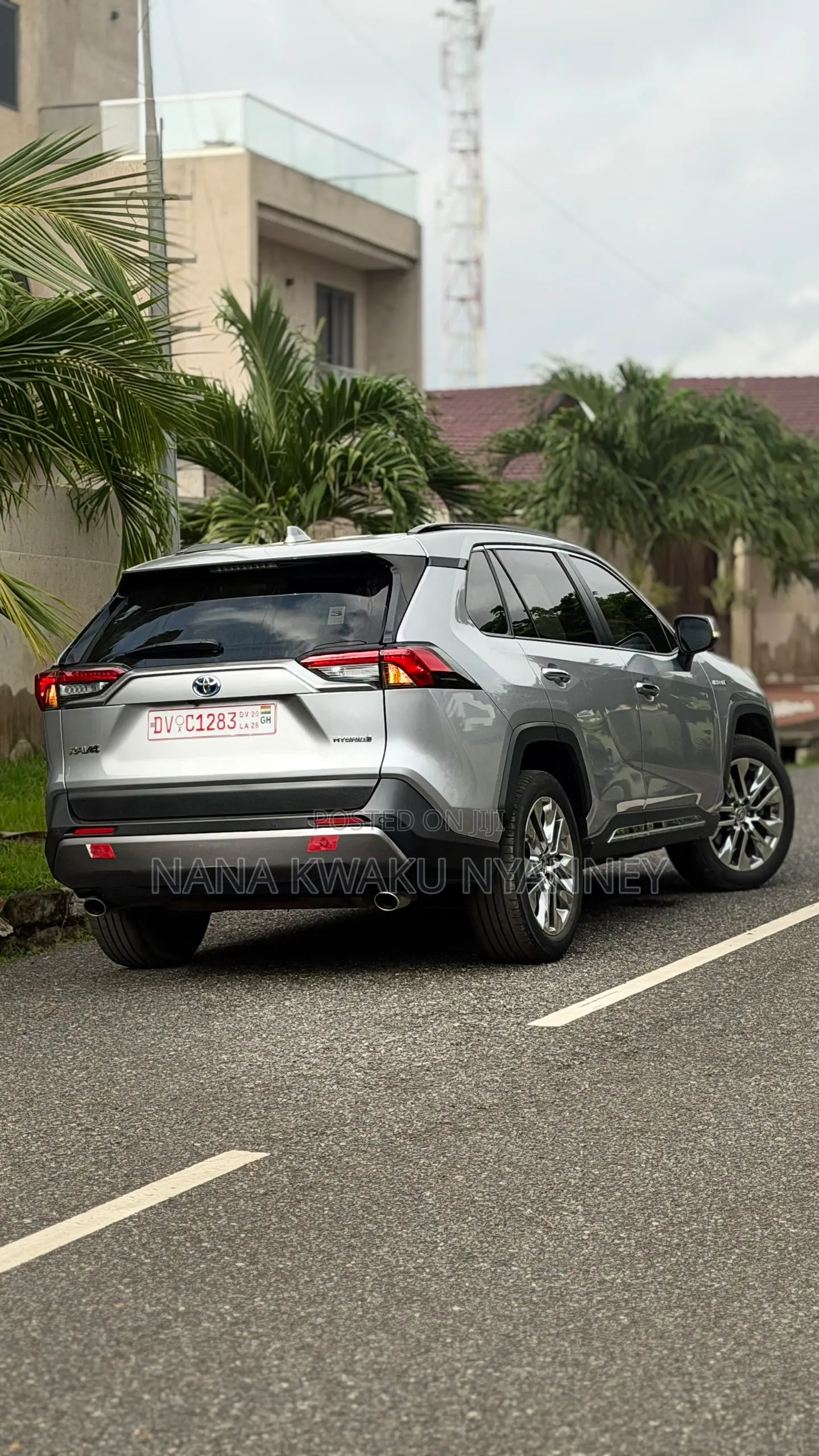 Toyota RAV4 Hybrid 2024 Silver