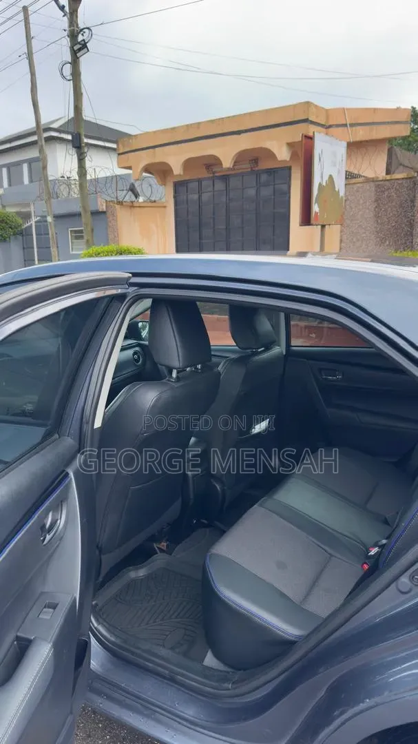 Toyota Corolla SE 4dr Sedan (1.8L 4cyl CVT) 2017 Blue