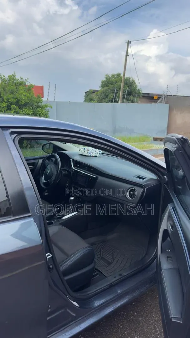 Toyota Corolla SE 4dr Sedan (1.8L 4cyl CVT) 2017 Blue