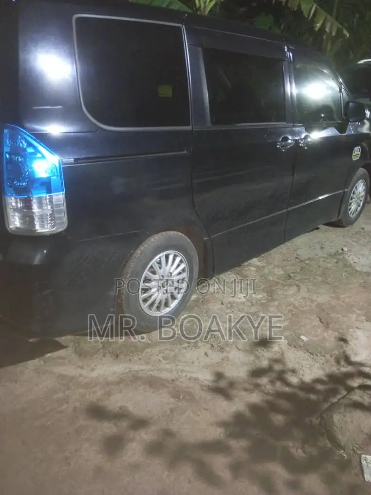 Toyota Voxy V 2WD 7-Seater 2015 Black