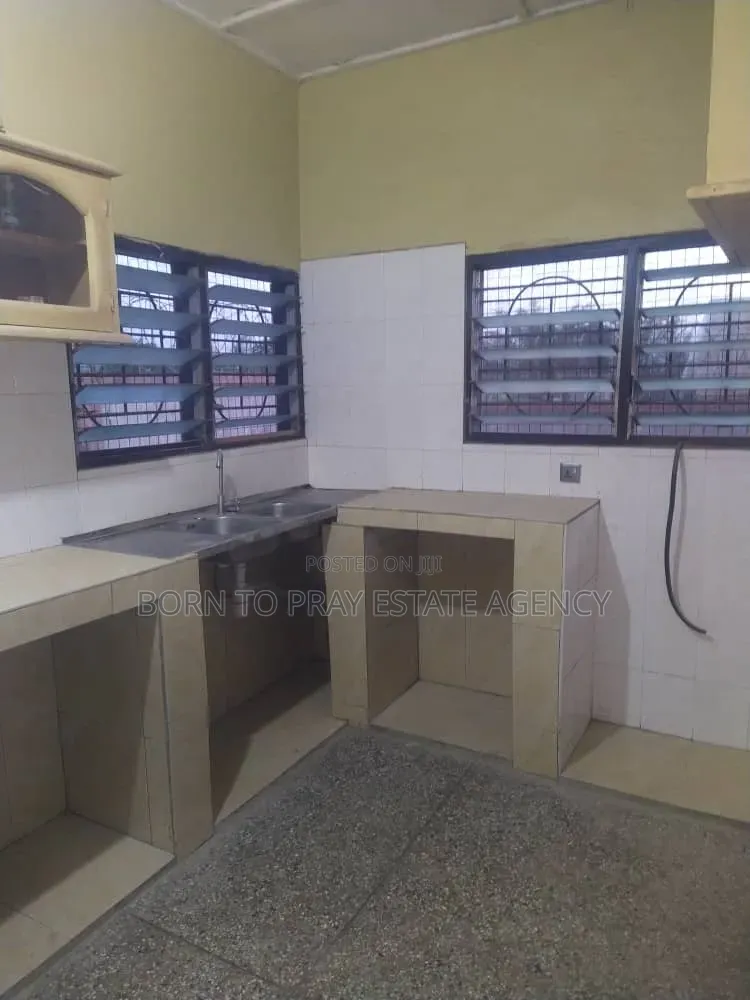 2bdrm Apartment in Born To Pray Estate, Kumasi Metropolitan for rent