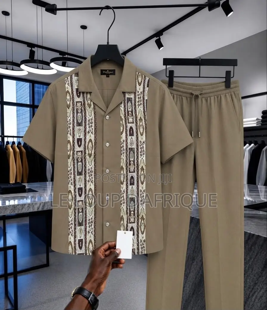 Classic Men Wear Short Sleeves and Trousers