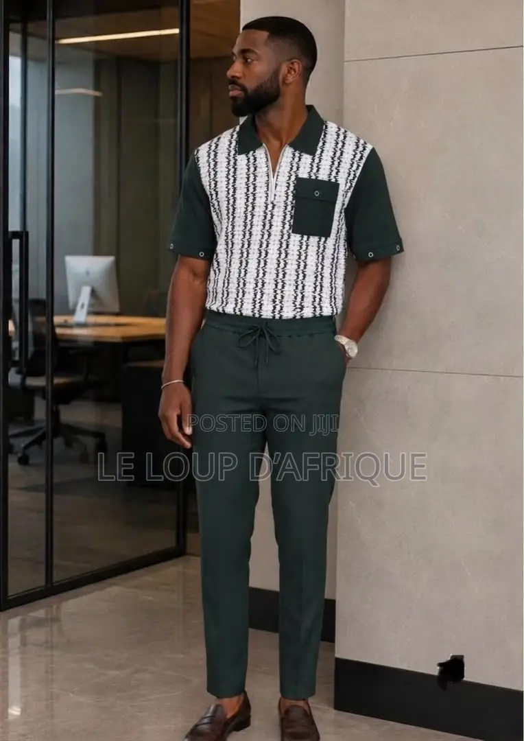 Classic Men Wear Short Sleeves and Trousers