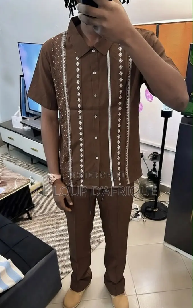 Classic Men Wear Short Sleeves and Trousers