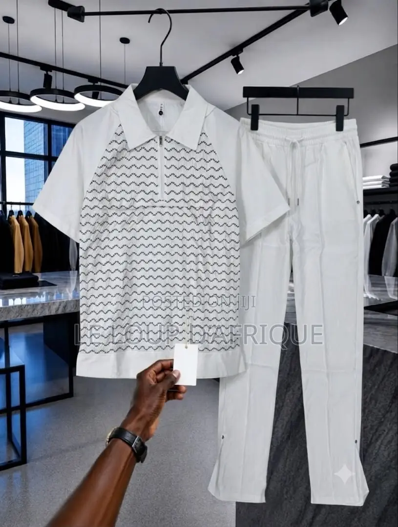 Classic Men Wear Short Sleeves and Trousers