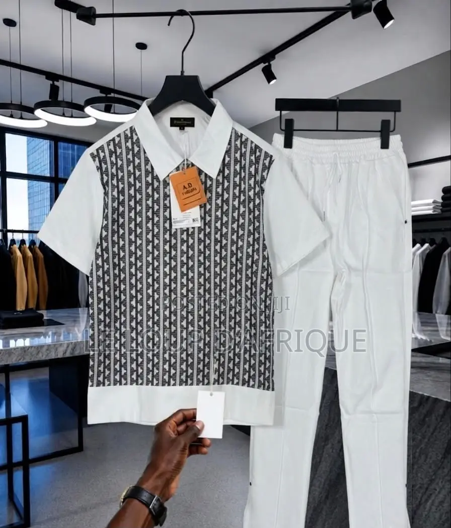 Classic Men Wear Short Sleeves and Trousers