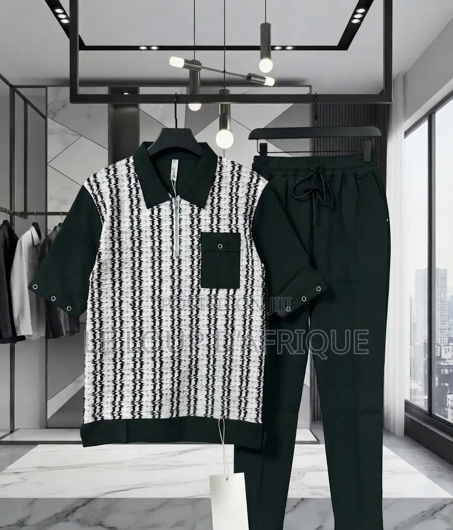 Classic Men Wear Short Sleeves and Trousers