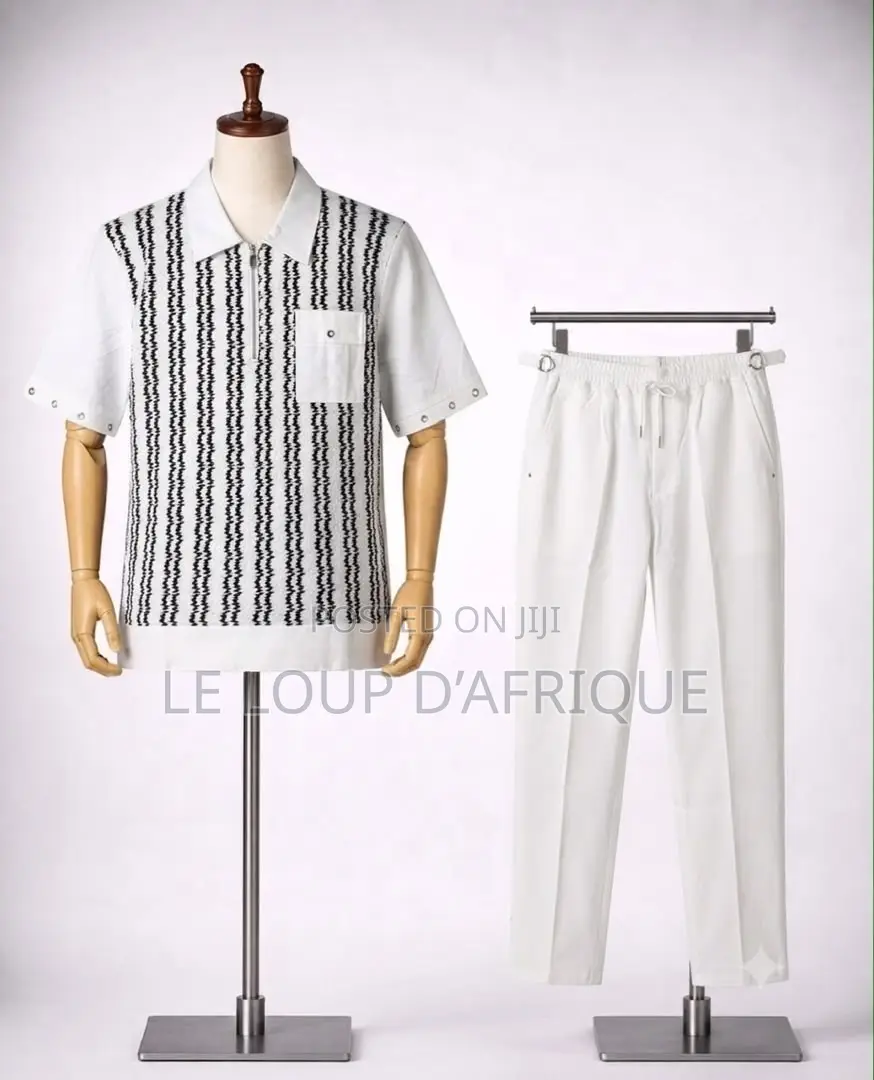 Classic Men Wear Short Sleeves and Trousers