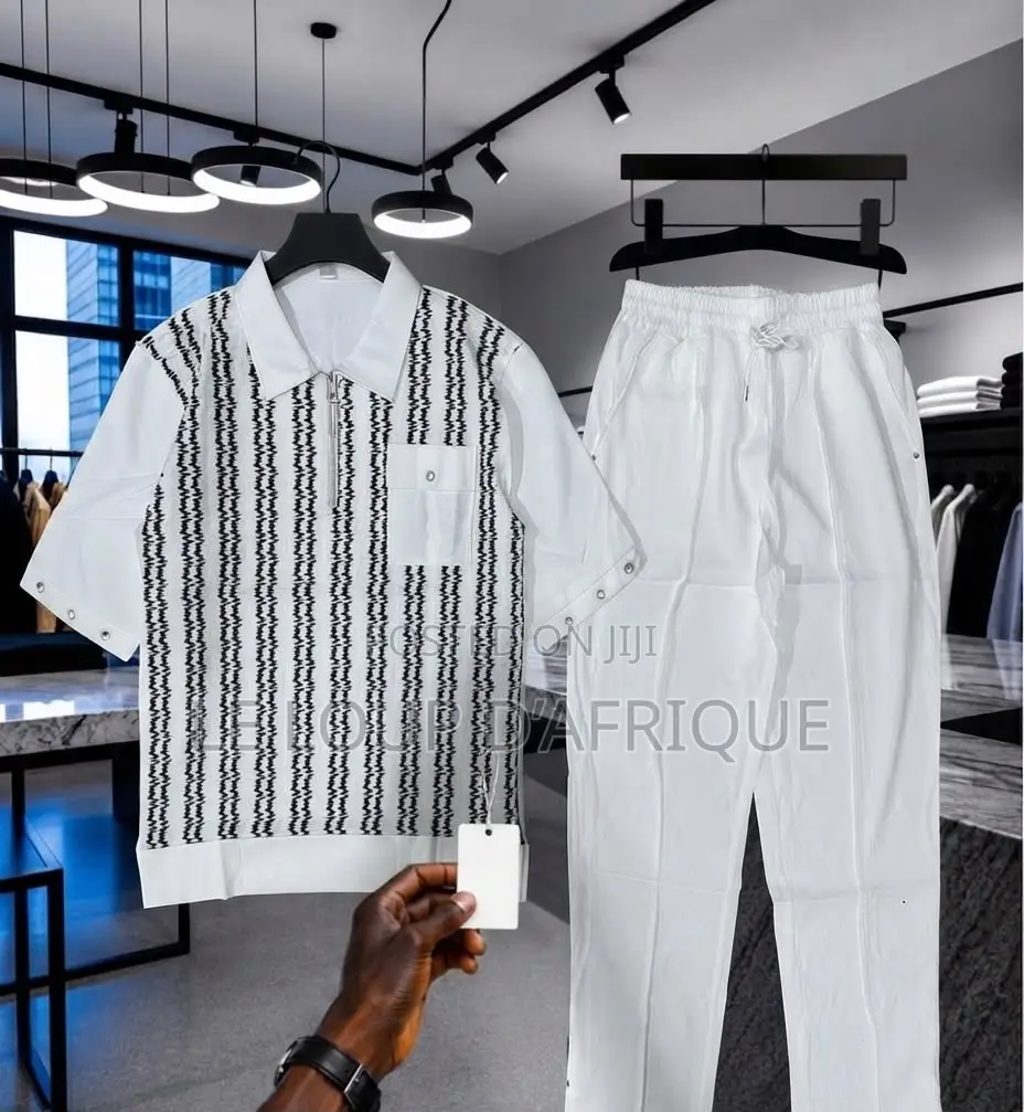 Classic Men Wear Short Sleeves and Trousers