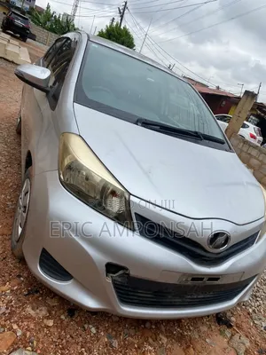 Toyota Vitz 2013 Silver