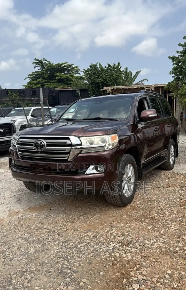 Toyota Land Cruiser 4.6 V8 GX 2016