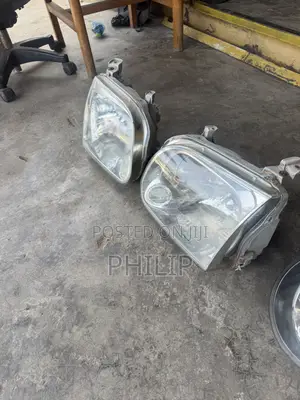 Toyota Sequoia Headlight Pair