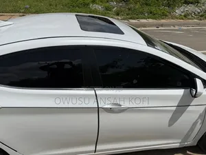 Hyundai Elantra 2016 White
