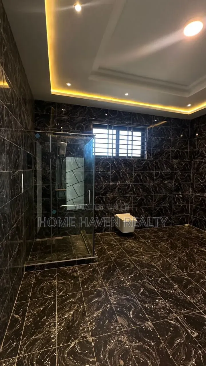 4bdrm House in Tantra Hills, Ola Achool Area for sale