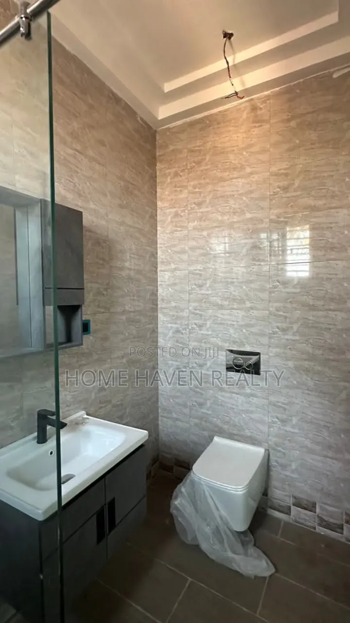 4bdrm House in Tantra Hills, Ola Achool Area for sale