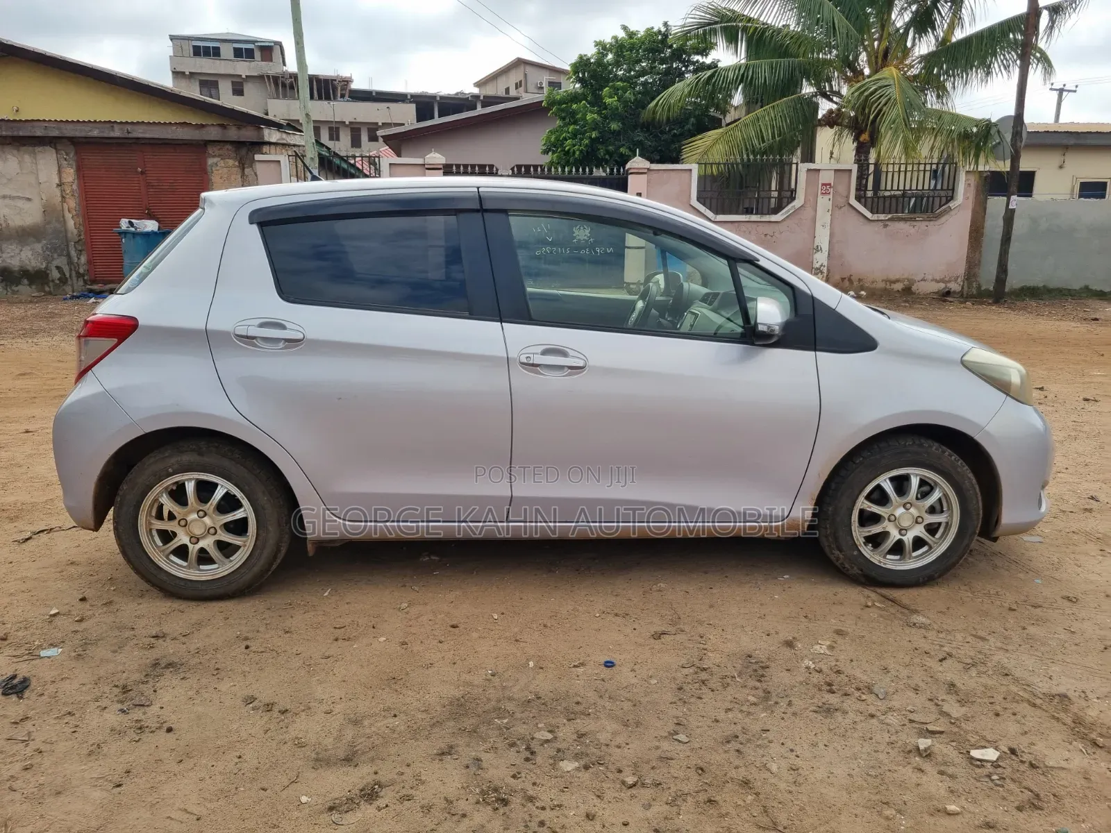 Toyota Vitz 1.3 AWD 5dr 2013