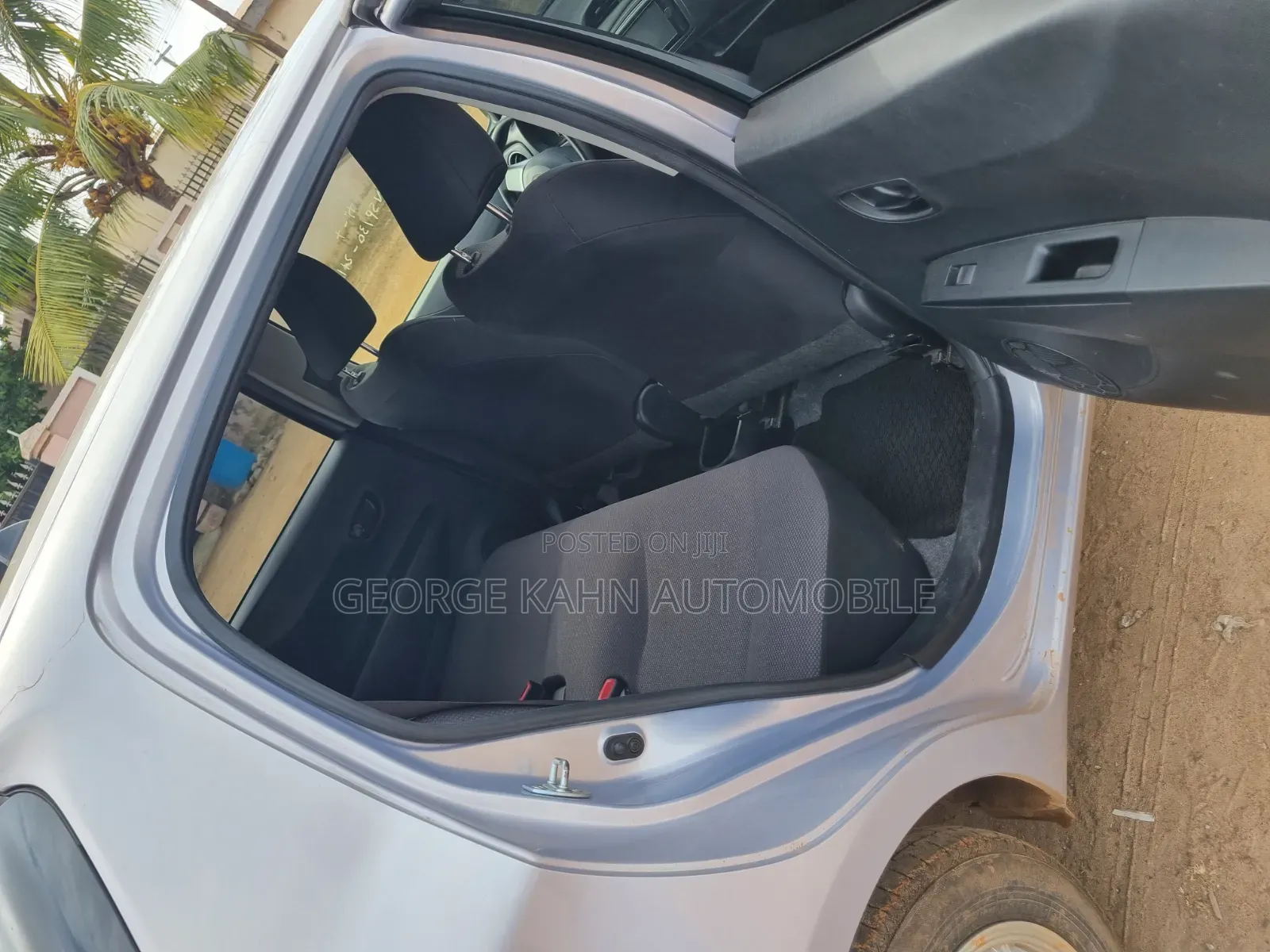 Toyota Vitz 1.3 AWD 5dr 2013
