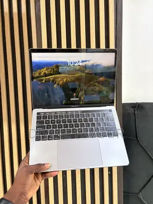 New Laptop Apple MacBook Pro 2019 8GB Intel Core i5 SSD 128GB