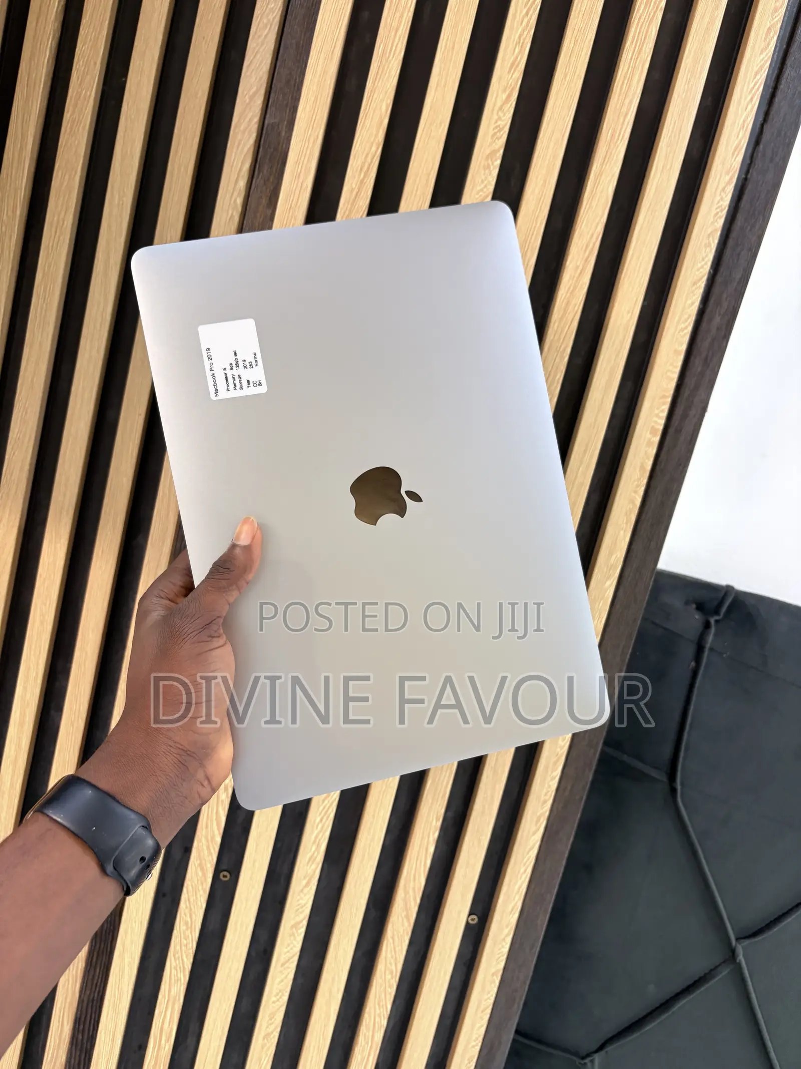 New Laptop Apple MacBook Pro 2019 8GB Intel Core i5 SSD 128GB