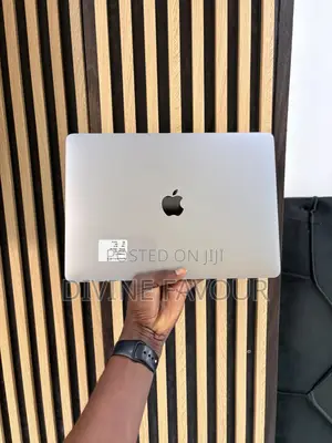 New Laptop Apple MacBook Pro 2019 8GB Intel Core i5 SSD 128GB