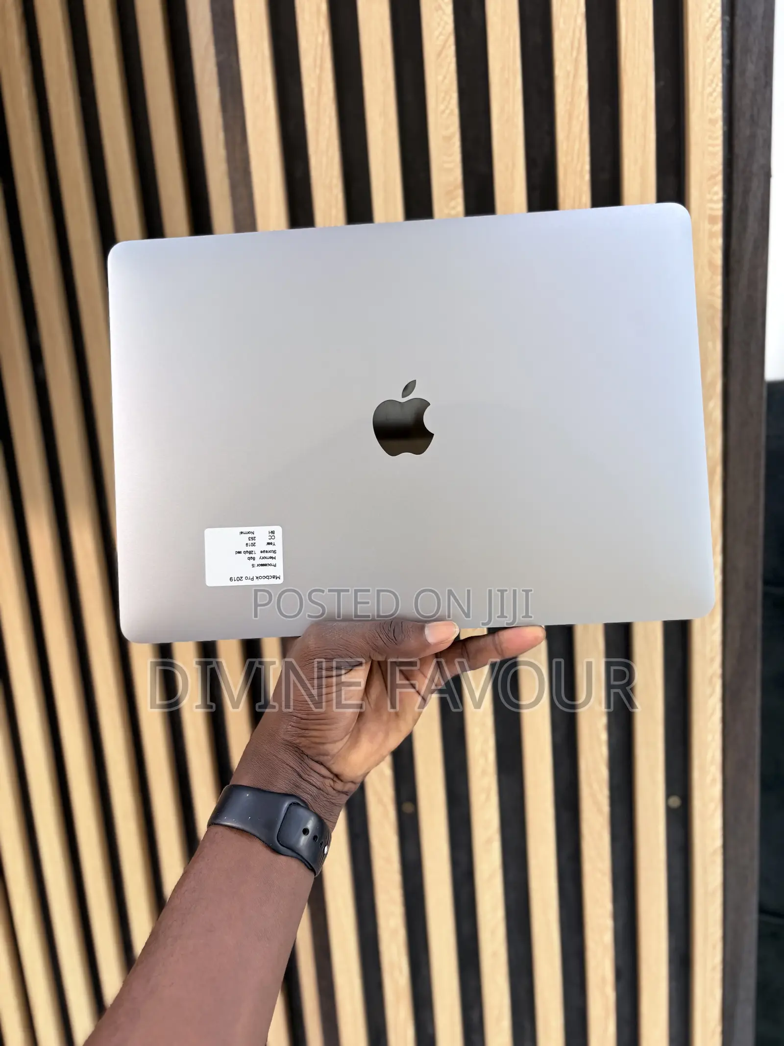 New Laptop Apple MacBook Pro 2019 8GB Intel Core i5 SSD 128GB