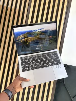 New Laptop Apple MacBook Pro 2019 8GB Intel Core i5 SSD 128GB