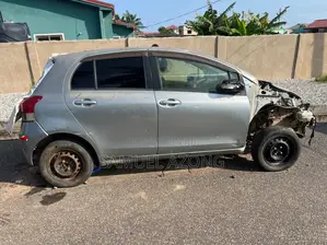 Toyota Vitz 1.3 AWD 3dr 2010 Gray