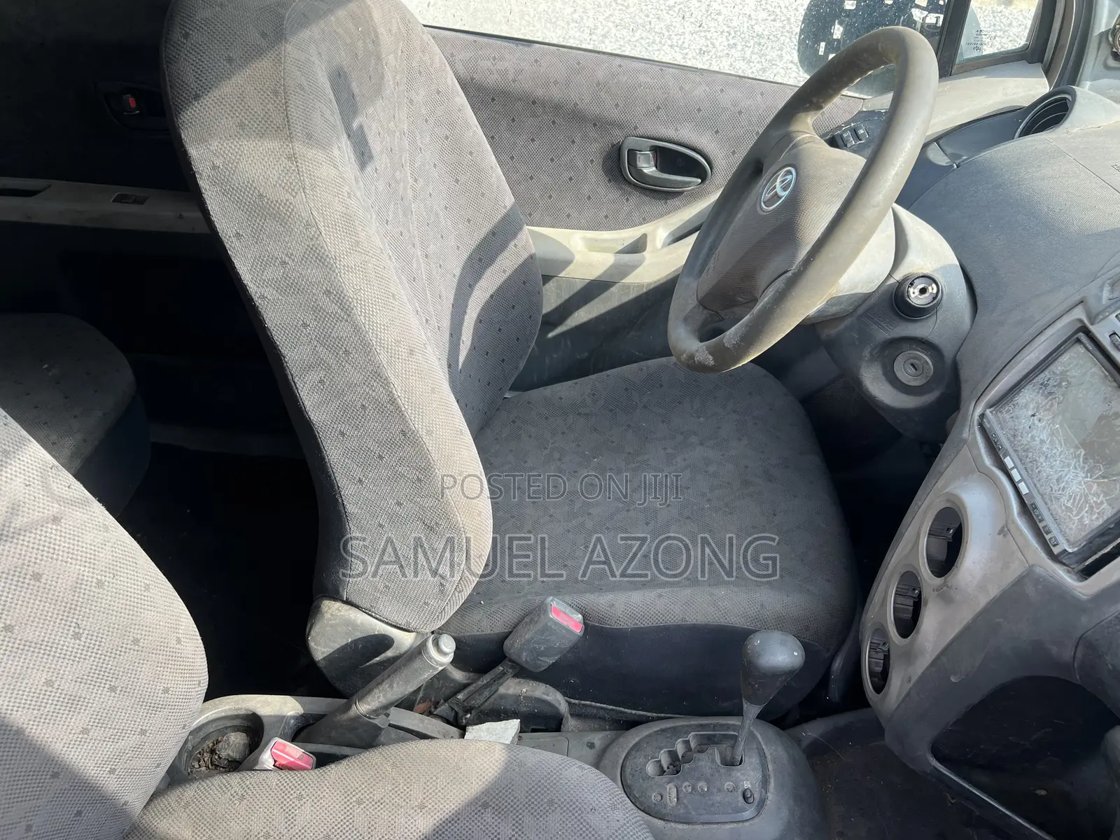 Toyota Vitz 1.3 AWD 3dr 2010 Gray