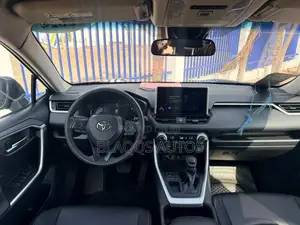 Toyota RAV4 XLE AWD 2024 Black