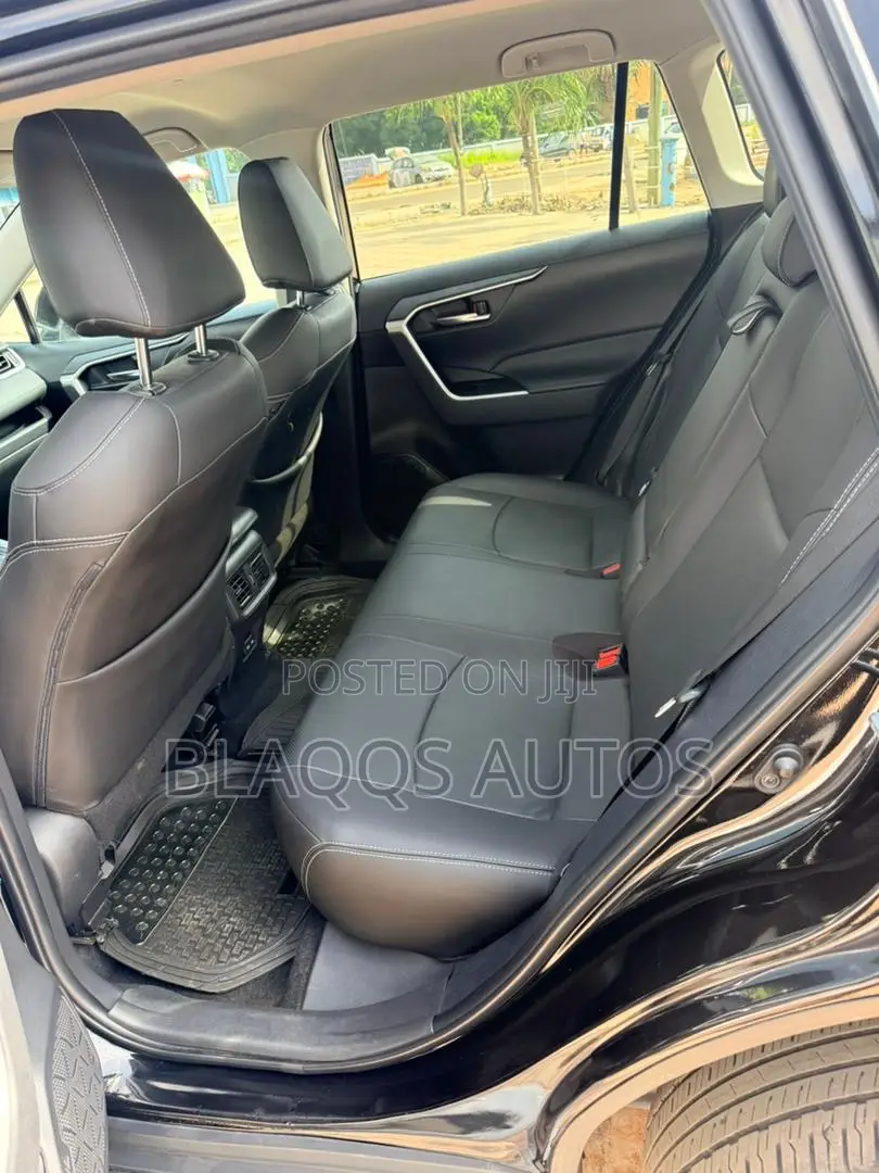 Toyota RAV4 XLE AWD 2024 Black