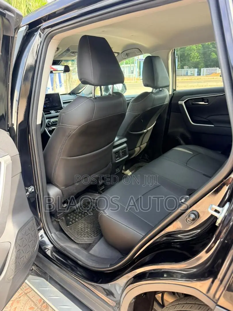 Toyota RAV4 XLE AWD 2024 Black
