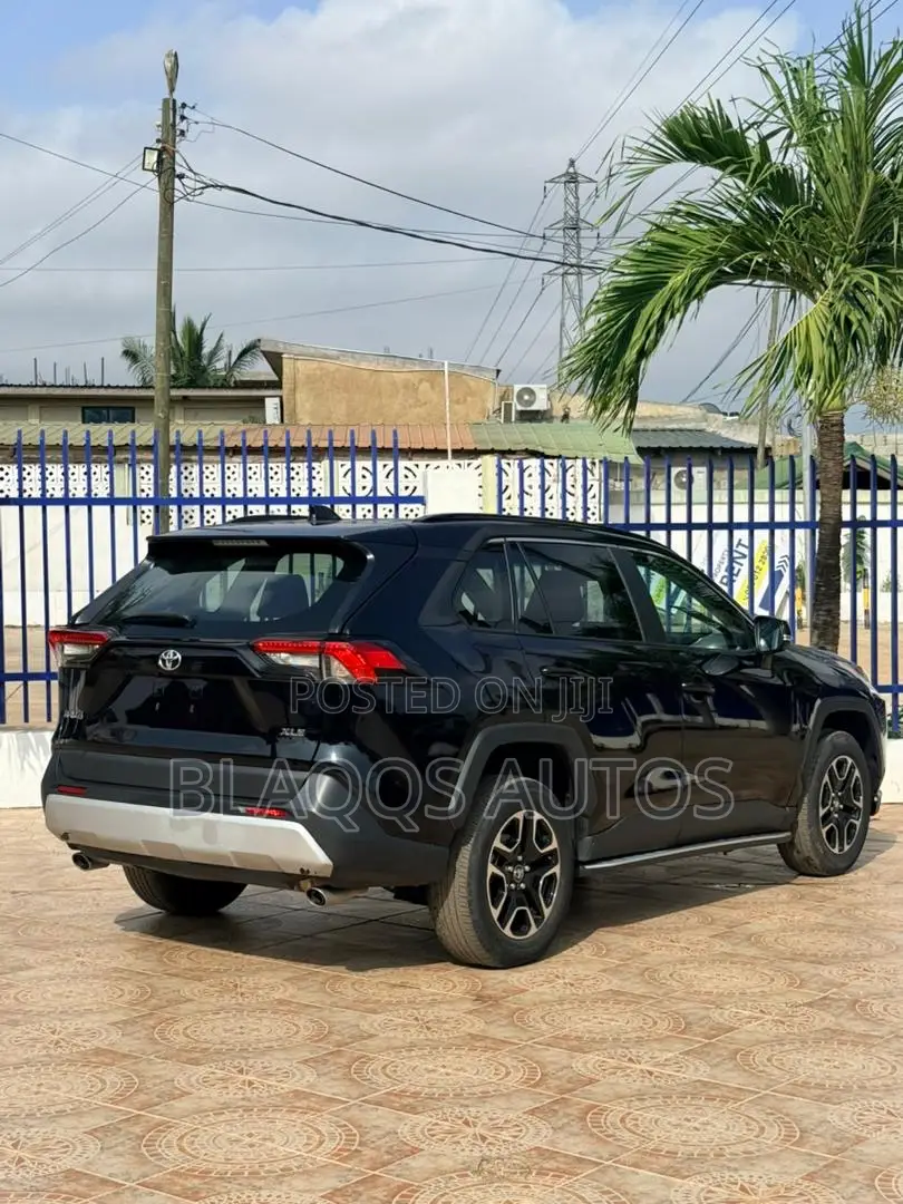 Toyota RAV4 XLE AWD 2024 Black