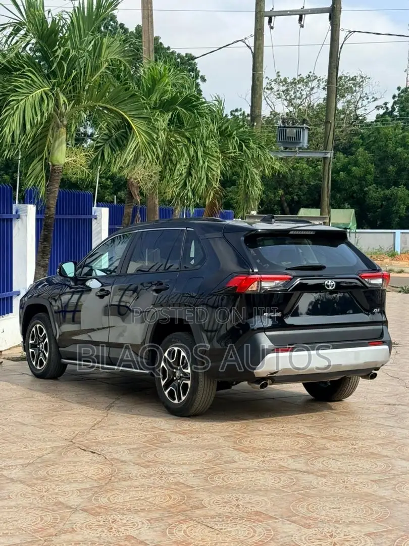 Toyota RAV4 XLE AWD 2024 Black