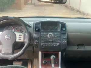 Nissan Pathfinder LE 4x4 2010 Blue