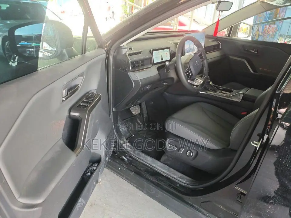 Toyota RAV4 XLE Premium 2026 Black