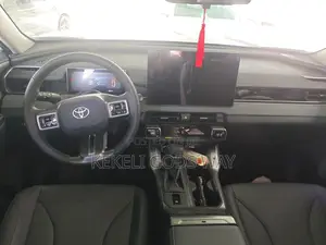 Toyota RAV4 XLE Premium 2026 Black