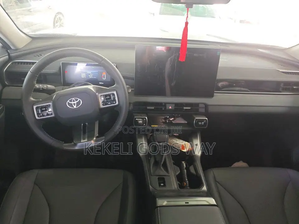 Toyota RAV4 XLE Premium 2026 Black