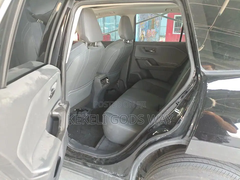 Toyota RAV4 XLE Premium 2026 Black