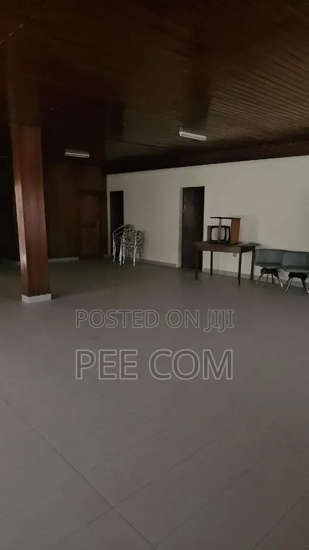 7bdrm House in School Area for sale