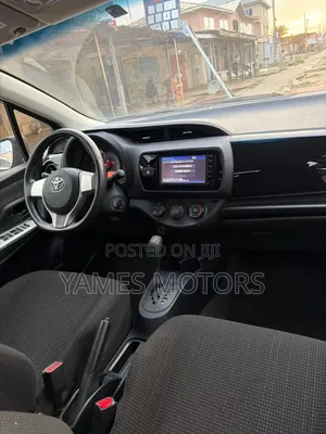 Toyota Vitz 2016 Burgundy