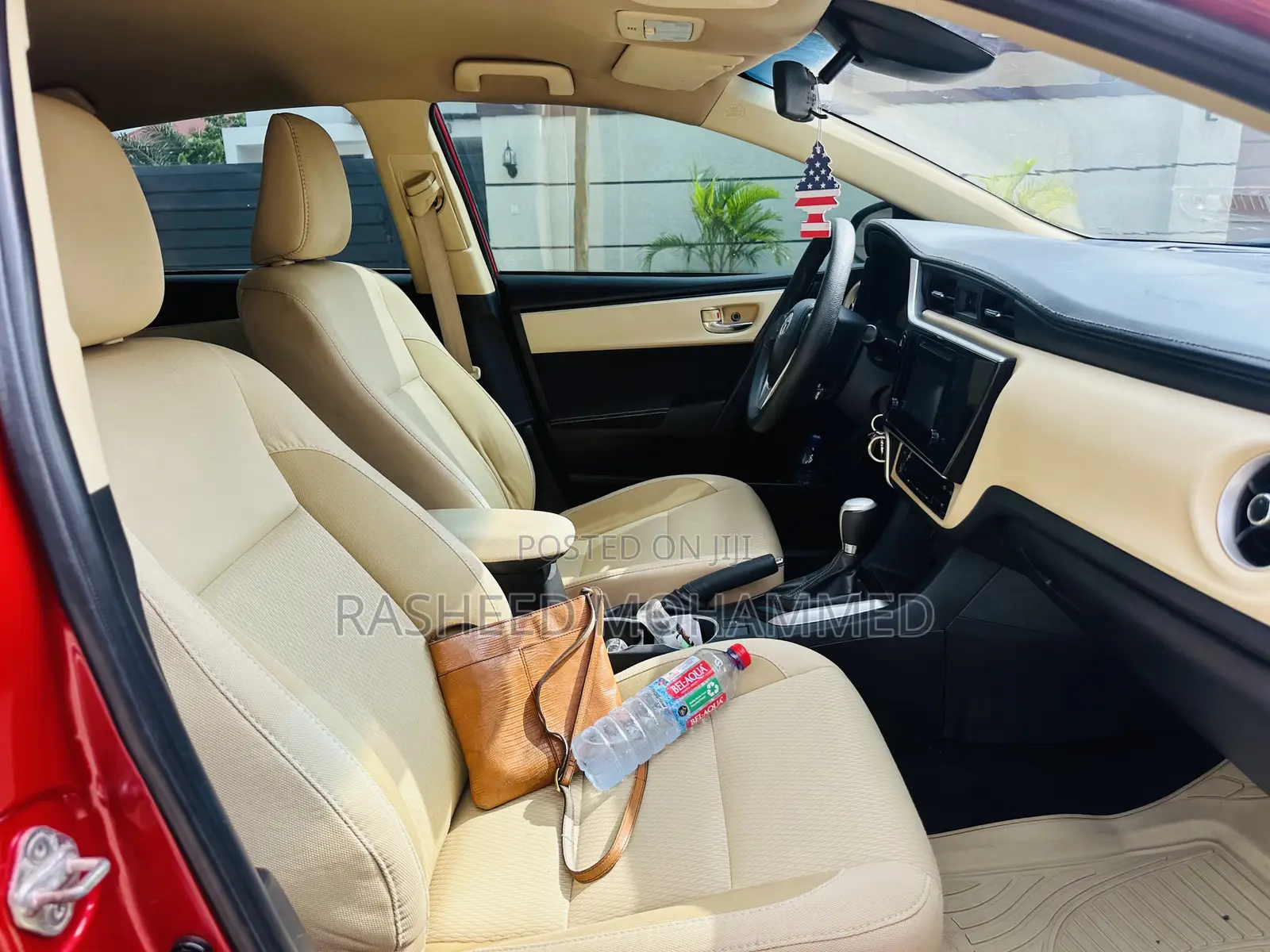 Toyota Corolla LE Eco (1.8L 4cyl 2A) 2018 Red