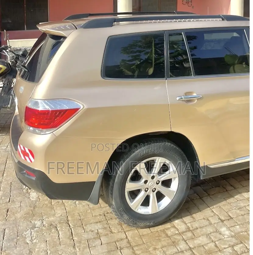 Toyota Highlander 2013 Beige