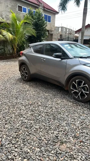 Toyota C-HR 2019 Gold