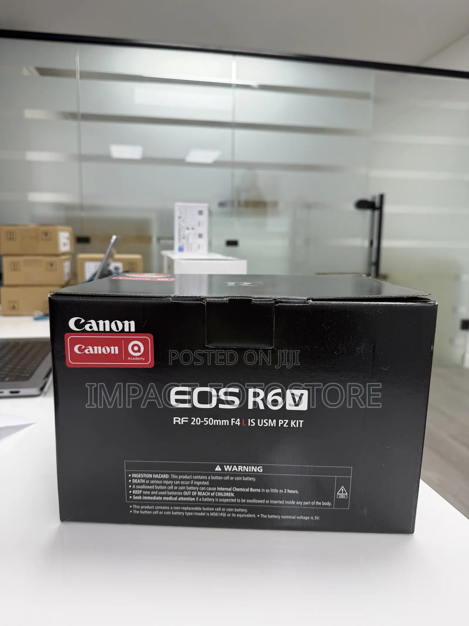 Canon Eos R6 v Mirrorless Camera With 20-50mm F/4 Lens
