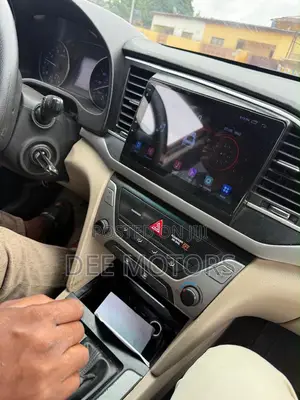 Hyundai Elantra 2018 Red