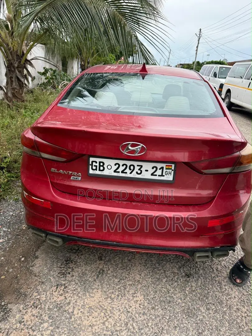 Hyundai Elantra 2018 Red