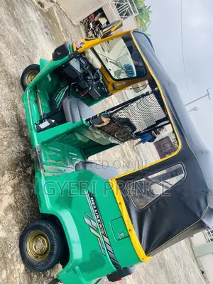TVS King Deluxe Plus iTouch Start 2025 Green